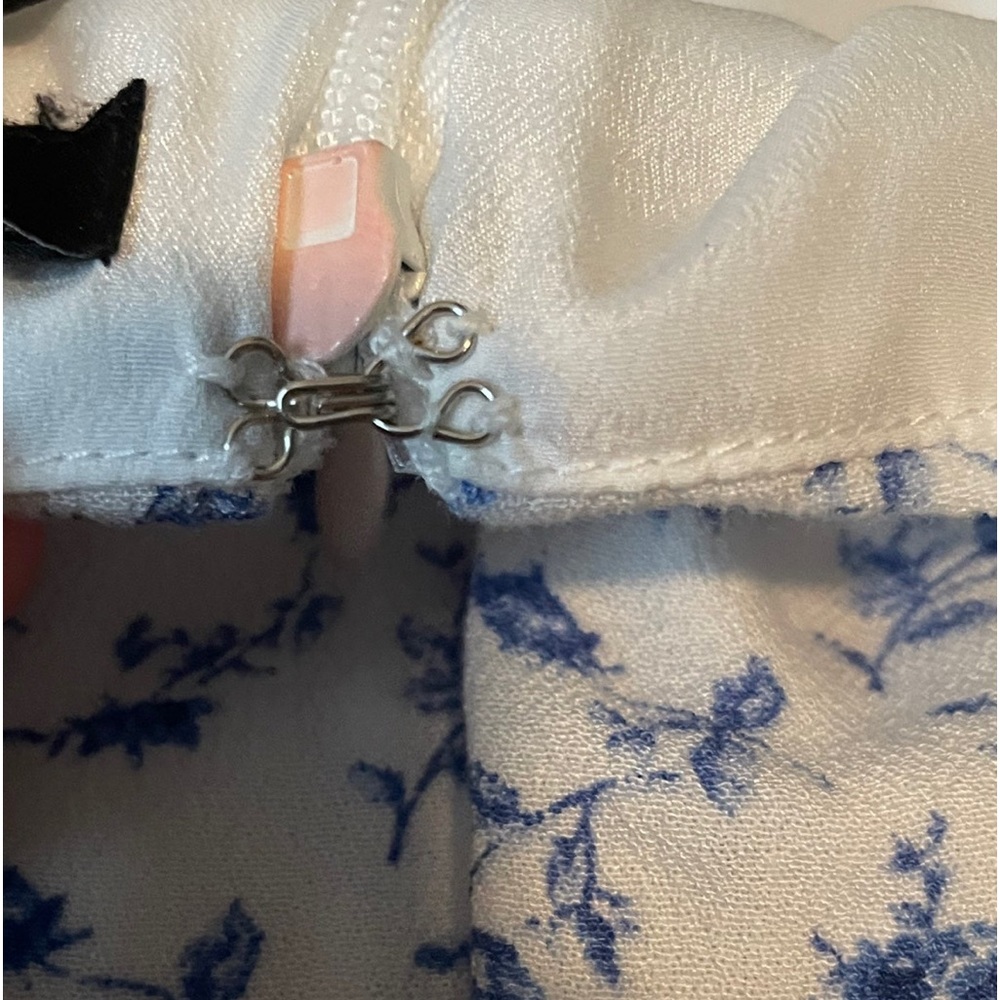 White and blue floral skirt - Picture 4 of 4